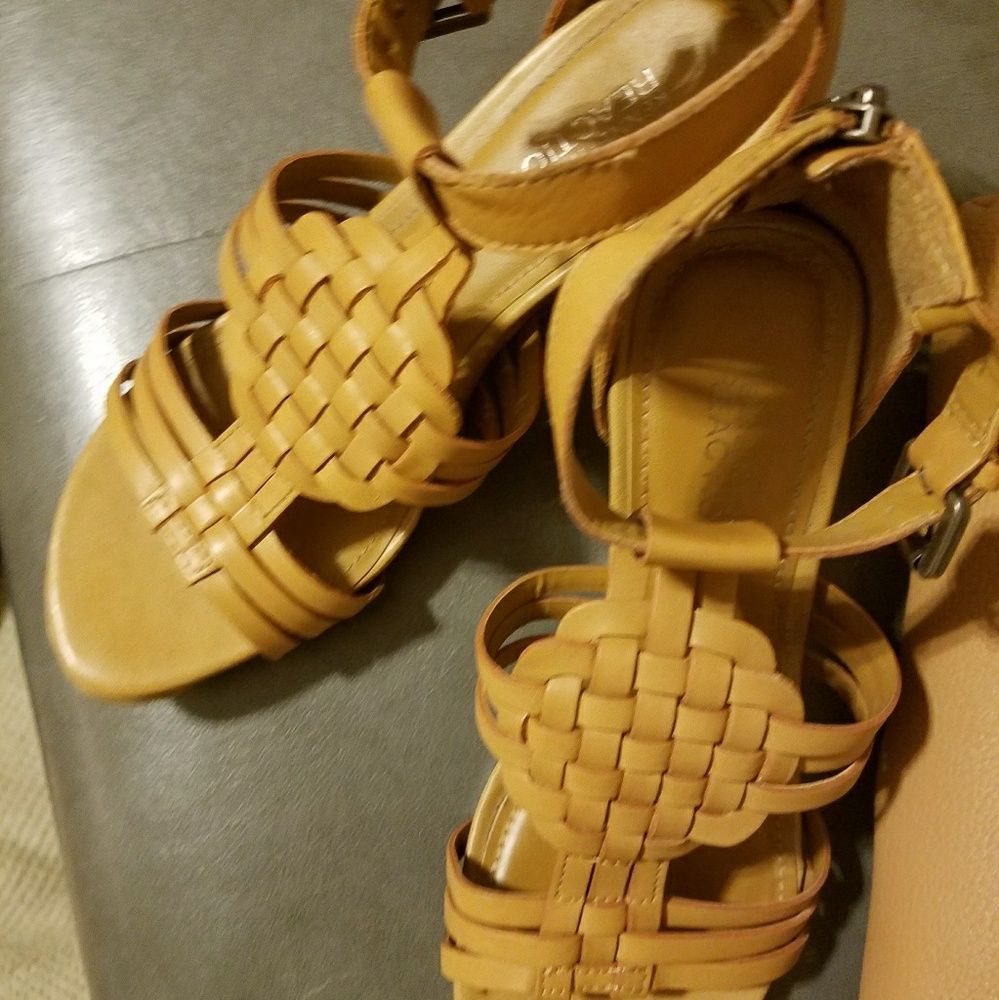 Nude Wedges